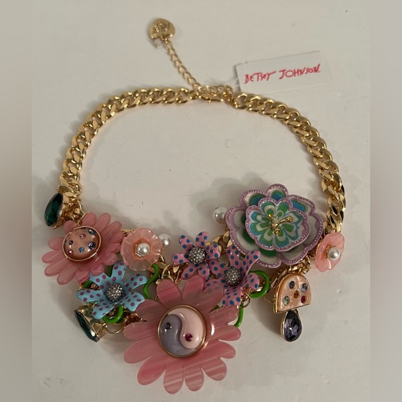 New BETSEY JOHNSON ENCHANTED DRAMA STATEMENT NECKLACE PASTEL MULTI - Picture 9 of 16